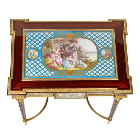 Великолепный дамский столик с декором золоченой бронзы и фарфоровыми панелями в манере Adam Weisweiler . Франция. 19 век - фото 7