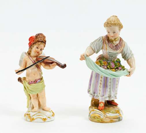 Kleiner Geige spielender Armor und Gärtnerkind - Foto 1