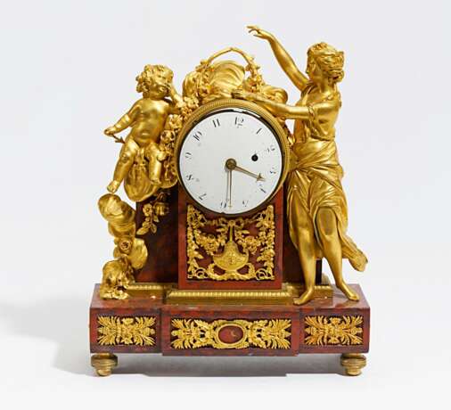 Pendule mit Venus und Amor Stil Louis XVI - фото 1