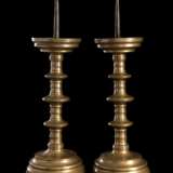 Paar spätgotisch-frühbarocke Kerzenleuchter - фото 1