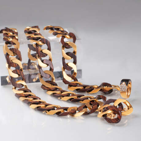 Gold-Edelholz-Schmuckset mit Collier, Armband, Paar Ohrclips und Brillant-Ring. - Foto 1