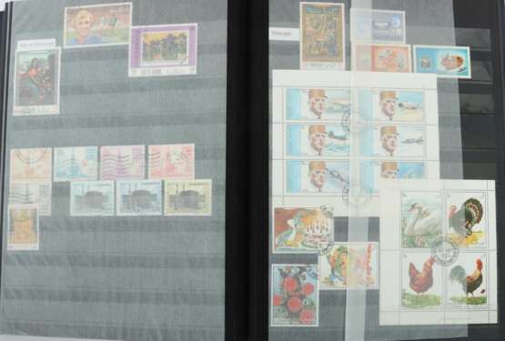 10 Briefmarkenalben umfangreiche internationale Sa… - photo 3