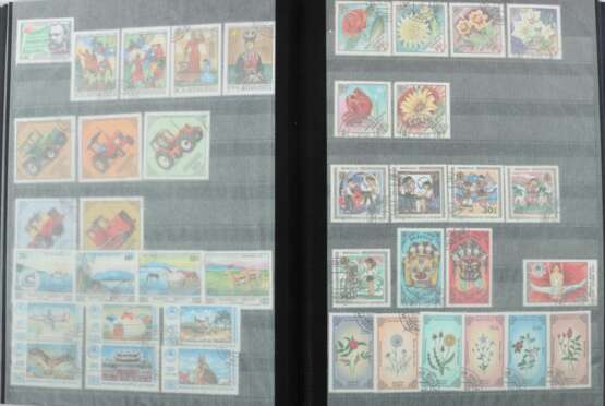 10 Briefmarkenalben umfangreiche internationale Sa… - photo 4
