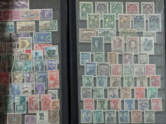 Sehr umfangreiche Briefmarkensammlung best. aus: 2… - Foto 7