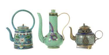 3 Cloisonné-Kannen China, 19./20.Jh., Metall email…