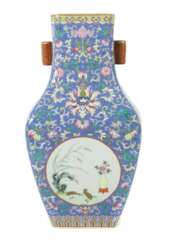 Floral bemalte Vase China, Porzellan/Emaillefarben…