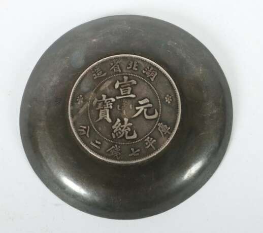 Münzschale China, Silber, flache, runde Schale mit… - photo 2