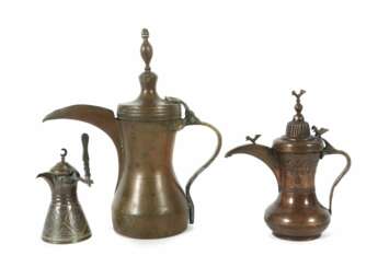 3 arabische Kaffeekannen (dallah) Maghreb/Vorderas…