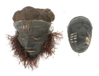 Zwei Masken der Pende DR Kongo, 1x Maske mit Pflan…