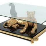 Couch-Tisch mit Löwenfigur Ende 20. Jh., Tischgest… - photo 1