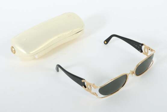 CHANEL-Sonnenbrille Made in Italy, schwarze Kunsts… - фото 2
