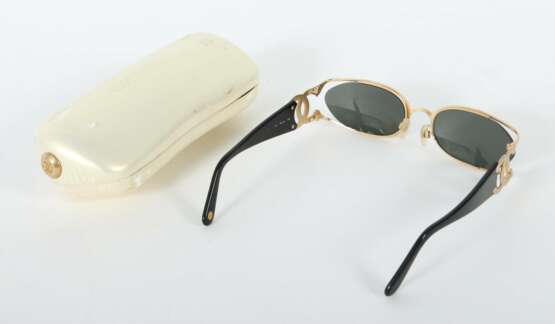 CHANEL-Sonnenbrille Made in Italy, schwarze Kunsts… - photo 3