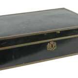 Koffer mit Eisen- und Messingbeschlag um 1900, Hol… - Foto 1