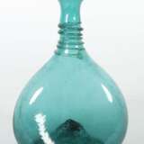 Fadenglas-Flasche wohl 18. Jh., türkis eingefärbte… - фото 2