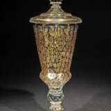 Deckelpokal Um 1800, farbloses Glas mit Goldradier… - photo 1
