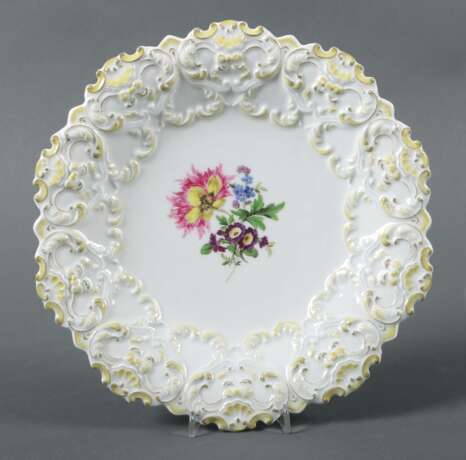 Reliefierter Teller mit Blumendekor Meissen, nach… - photo 1