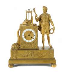 Charles X.-Pendule mit Apollo-Figur um 1830, Email…
