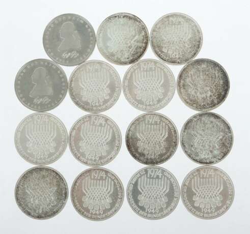 Kleine Sammlung 5 DM-Münzen 13x 25 Jahre Grundgese… - фото 1