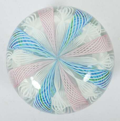 Murano-Paperweight mit ''Zanfirico''-Dekor Italien… - фото 1