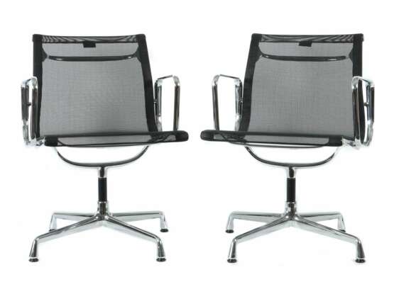 Eames, Ray & Charles 2 Alu Chaires EA 105 mit Arml… - фото 1