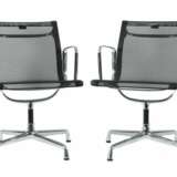 Eames, Ray & Charles 2 Alu Chaires EA 105 mit Arml… - photo 1