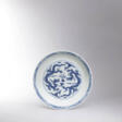 A VERY RARE AND EXCEPTIONAL BLUE AND WHITE ‘DRAGON’ DISH - Аукционные цены