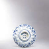 A VERY RARE BLUE AND WHITE AND IRON-RED MOULDED ‘LOTUS’ DISH - фото 3