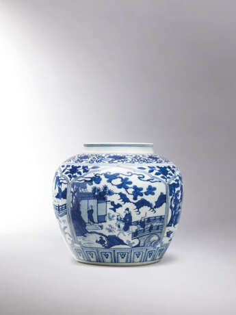 AN IMPRESSIVE AND FINELY PAINTED LARGE BLUE AND WHITE ‘FOUR SCHOLARLY PURSUITS’ JAR - фото 4