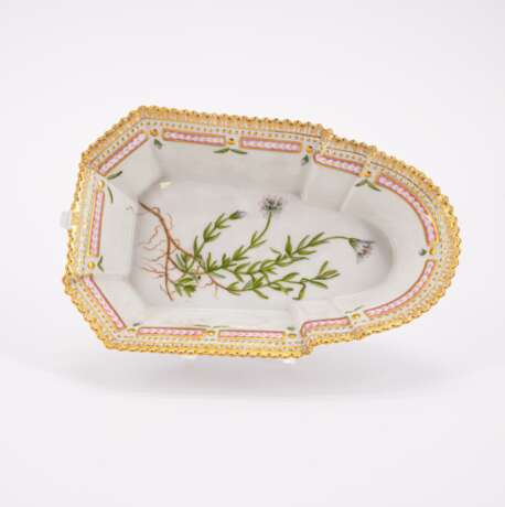 95 PIECES FROM A 'FLORA DANICA' DINING SERVICE - Foto 8
