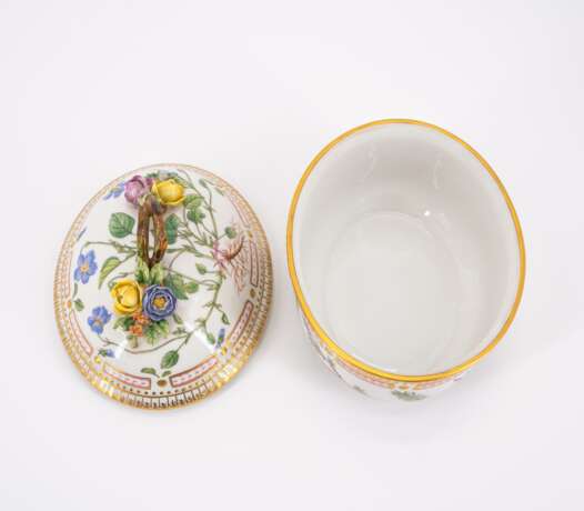 95 PIECES FROM A 'FLORA DANICA' DINING SERVICE - Foto 16