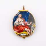 OVAL MEDAILLON WITH DEPICTIONS OF LUCRETIA AND CLEOPATRA - photo 1