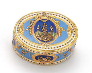 GOLD OVAL TABATIERE WITH ENAMEL DECOR