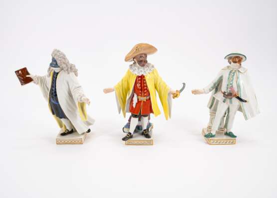 TEN LARGE PORCELAIN FIGURINES OF THE 'COMMEDIA DELL'ARTE' - фото 7