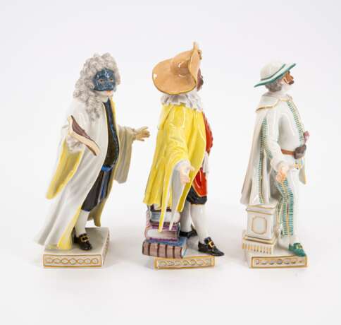 TEN LARGE PORCELAIN FIGURINES OF THE 'COMMEDIA DELL'ARTE' - фото 10