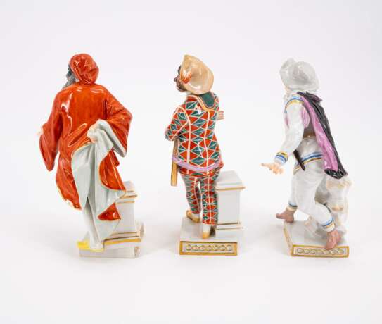 TEN LARGE PORCELAIN FIGURINES OF THE 'COMMEDIA DELL'ARTE' - фото 13