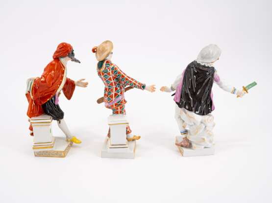 TEN LARGE PORCELAIN FIGURINES OF THE 'COMMEDIA DELL'ARTE' - фото 14