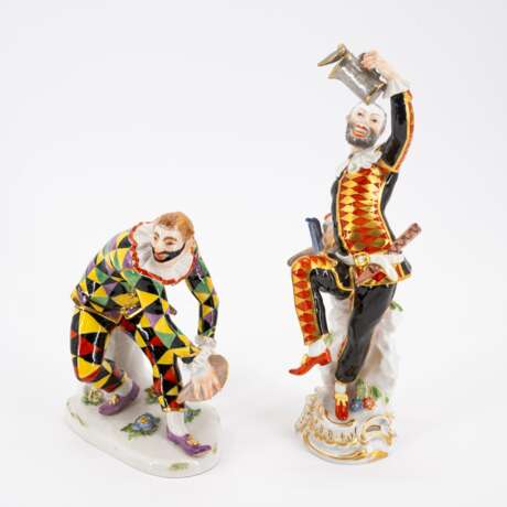 FOUR LARGE AND THREE SMALL PORCELAIN FIGURINES FROM THE COMMEDIA DELL'ARTE - Foto 5