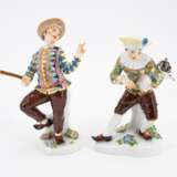 FOUR LARGE AND THREE SMALL PORCELAIN FIGURINES FROM THE COMMEDIA DELL'ARTE - Foto 8