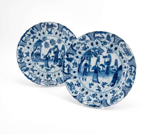 PAIR BLUE-WHITE BOWLS WITH LADIES AS ALLEGORY OF THE SMELL - photo 1