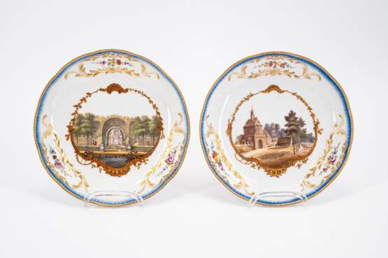 NINE PLATES AND THREE BOWLS FROM THE 'STADHOUDER SERVICE' FOR WILLEM V - photo 2
