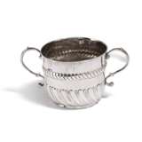 SILVER WILLIAM & MARY MUG WITH DOUBLE HANDLE, SO-CALLED PORRINGER - Foto 1