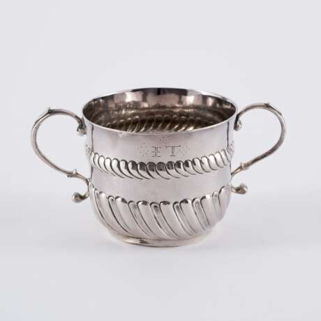 SILVER WILLIAM & MARY MUG WITH DOUBLE HANDLE, SO-CALLED PORRINGER - photo 3