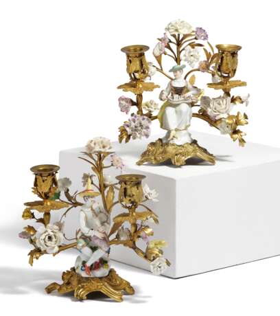 PAIR OF GILT BRONZE CANDELABRAS WITH TENDRIL BRANCHES AND PORCELAIN MUSICIANS - фото 1