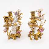 PAIR OF GILT BRONZE CANDELABRAS WITH TENDRIL BRANCHES AND PORCELAIN MUSICIANS - photo 2