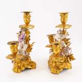 PAIR OF EXCEPTIONAL GILT BRONZE CANDELABRAS WITH BLOSSOMS AND DECORATIVE PORCELAIN FIGURES - фото 2