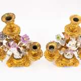 PAIR OF EXCEPTIONAL GILT BRONZE CANDELABRAS WITH BLOSSOMS AND DECORATIVE PORCELAIN FIGURES - photo 5