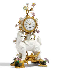 EXCEPTIONAL TABLE CLOCK WITH PORCELAIN QILIN