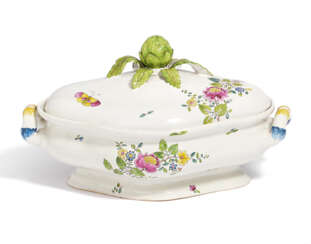 FAIENCE TUREEN WITH ARTICHOKE KNOB AND "FLEURS DES INDES"
