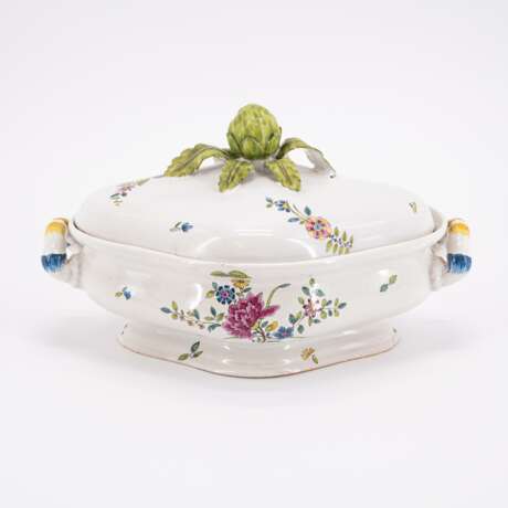 FAIENCE TUREEN WITH ARTICHOKE KNOB AND "FLEURS DES INDES" - photo 3