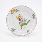 TWO FAIENCE PLATES WITH "FLEURS FINES" - photo 4